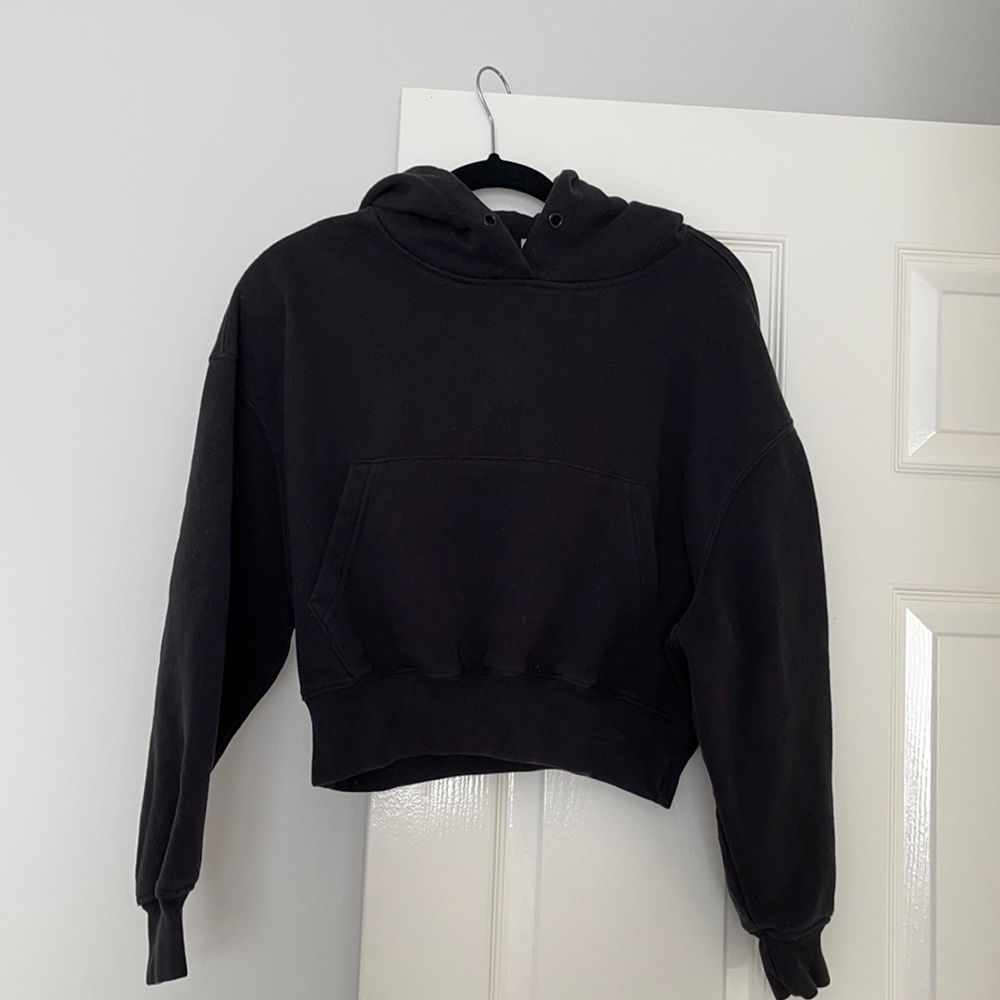 Black Cropped Sweatshirt